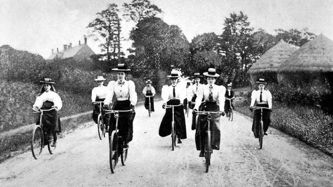 women cycling